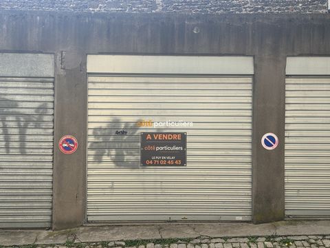 Votre agence Côté Particuliers Le Puy, vous propose en exclusivité : Ce garage à proximité immédiate du centre-ville du Puy, secteur Carnot, en face des Ateliers des arts, largeur 3m15 pronfondeur 5m50 (dimensions utiles) avec une hauteur sous plafon...