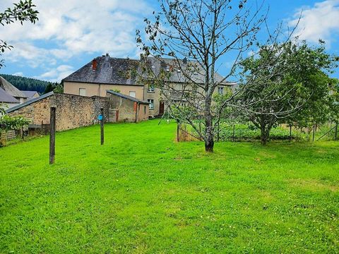 Séverine Gauvrit vous propose cette charmante maison d'environ 140 m2, 6 pièces dont 5 chambres au prix de vente de 149 000 euros (honoraires à la charge du vendeur) Dans un village au calme du Morvan, avec toutes les commodités : commerces, écoles. ...