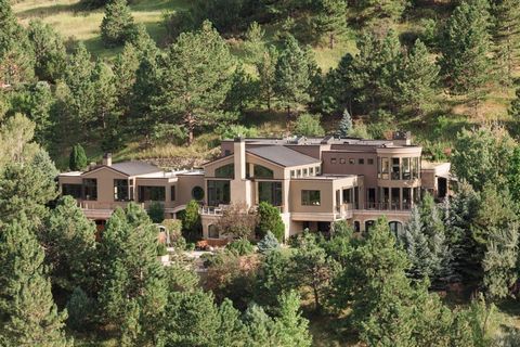 One of Boulder's most iconic residences has arrived on the market for the very first time! Welcome to Belle Voir, a stunning, once in a lifetime offering set amidst the majestic scenery of the Flatirons and Chautauqua Park. Positioned on a generous t...