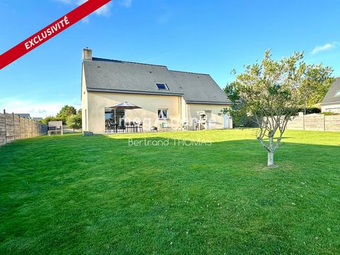 Bertrand THOMAS megAgence, presents to you in the town of Montours a contemporary five-bedroom house from 2007 located 3 minutes from the A84 interchange and close to all amenities, in a quiet area facing South-West . It is composed on the ground flo...