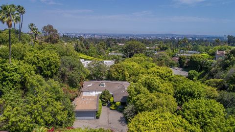 Nestled in Beverly Hills, this property offers a rare opportunity for builders, developers, or those with a penchant for renovation. Featuring two sets of plans, including one currently in the plan check phase and another previously approved, this pr...