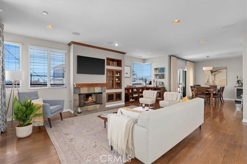 This stunning three-level townhome resides in the coveted south end of Manhattan Beach's Sand Section. Just three blocks from the pristine beachfront and minutes to the vibrant downtown area. Nestled a couple of streets from Robinson Elementary Schoo...
