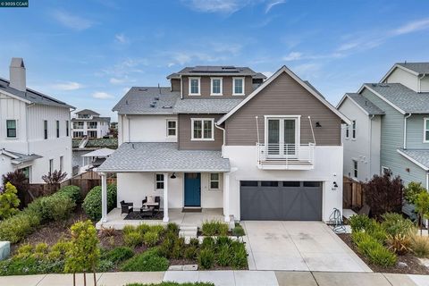 Welcome to Delta Luxury Living at its Finest! This newer modern Tri-level executive home boasts over 3,800 sq ft of opulent space, with OVER 600k in designer upgrades at every turn. As you enter, the upgraded LED can lighting creates an ambiance of s...