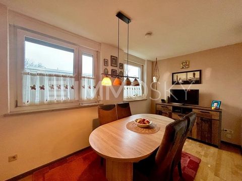 Living with comfort: 4-room apartment near the trade fair Welcome to this modern and inviting 3.5-room apartment in the idyllic marshalling yard settlement. As soon as you enter, you are greeted by the openness and brightness of the room. Large windo...