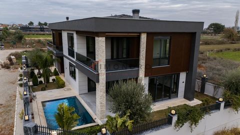 Die Villa befindet sich in Dösemealti. Dösemealti ist eine kleine Stadt und gehört zur Provinz Antalya. Das Zentrum von Antalya liegt etwa 11 km entfernt. Die wunderschönen Felsenklippen und geheimen Badestellen vom exklusiven Antalya Lara sind in et...