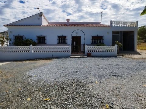 Your new home awaits! Beautiful Villa for Sale Just 15 Minutes from the Beach and 45 from Malaga Airport In a corner of paradise, between sea and golden sun, A radiant home rises, in its walls, the past. A villa of dreams, space and beloved comfort, ...