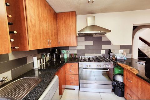 Introducing a spectacular townhouse located in the heart of Tamara Park, Centurion. This beautiful residence offers an irresistible blend of style and convenience. Perfectly designed for modern family living and offered for sale, this property featur...
