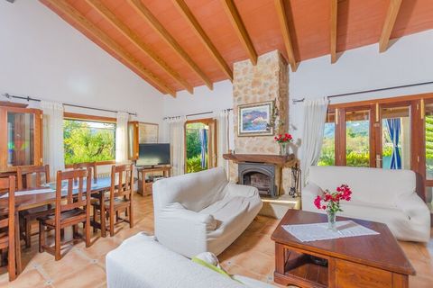 Los exteriores son muy bonitos. Salgan fuera y disfruten de una rica barbacoa después de tomar un café en el jardín, tomar el sol en las hamacas y nadar toda la mañana en la piscina privada. Es de cloro, mide 9 x 4 metros y tiene una profundidad de 1...