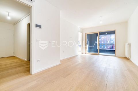 Zagreb, Črnomerec, three bedroom apartment with a loggia NKP 95.57 m2 in a new building of 187 apartments, with a KONE elevator, in an excellent location.The apartment is located on the 2nd floor and consists of an entrance hall, open space living ro...