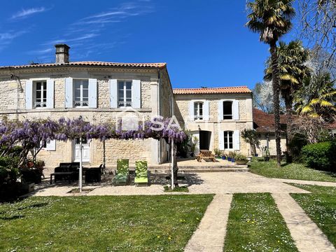 Très belle propriété d'environ 251 m2 à Chaniers.