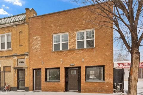 PRIME 2-FLAT PROPERTY - GREAT INVESTMENT OPPORTUNITY! Seize this fantastic Investment OPPORTUNITY! This well-maintained 2-flat offers spacious living areas, rental income potential, and a desirable location. Property Highlights: TWO SEPARATE LIVING U...