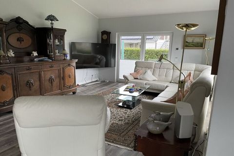 Kommen Sie uns in Friesland besuchen und erleben Sie dieses behagliche Ferienhaus auf einer Größe von 200m². Es stehen Ihnen 2 E-Bikes zu Verfügung. Entspannen Sie sich in einem ca. 8 x 4 m großem Pool, mit Dach.Bei angenehmen 26 Grad beheizt, von Ap...