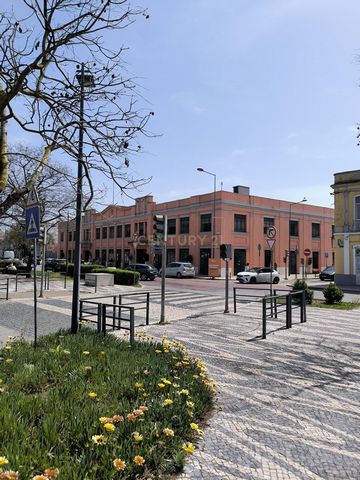 Restaurante italiano em localização premium Setúbal Restaurante com comida típica italiana, pronto a funcionar, situado numa das zonas mais movimentadas de Setúbal, entre a Rua 1º de Maio e a Avenida Luísa Todi. Próximo do emblemático Mercado do Livr...