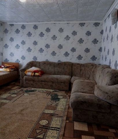 Сдается уютный дом, по адресу: Красноармейская улица, Новороссийск. Есть вся необходимая для комфортной жизни мебель и бытовая техника. Электроприборы: Кухонная плита, Стиральная машина, Холодильник, Утюг, Микроволновка, Пылесос, Телевизор, Электриче...