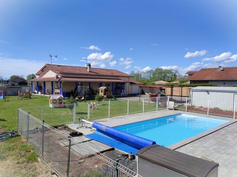 Maison de plain-pied 4 chambres à HINX 135 m2.