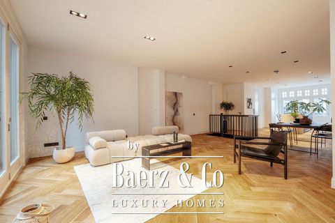 Gerard Doustraat 218hs, 1073 XB Amsterdam Midden in de populaire Pijp bieden wij dit prachtige, luxe gerenoveerd dubbel benedenhuis (ca. 115m²) gelegen op eigen grond aan! De woning is voorzien van een riante woonverdieping met luxe open keuken aan d...