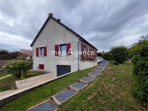 Si vous aimez le calme de la campagne, en étant proche de toutes les commodités, vous serez charmés par cette belle et grande maison traditionnelle sur sous-sol. A SAISIR