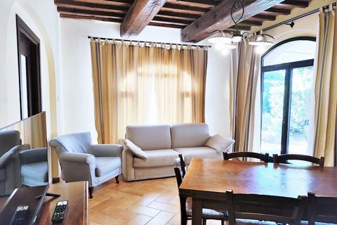 Questa fantastica residenza nella famosa regione turistica della Toscana è dotata di terrazza privata e accesso alle piscine in comune. È molto adatta per le vacanze con la famiglia e gli amici.La casa vacanze si trova a 2,5 km dal centro di Gambassi...