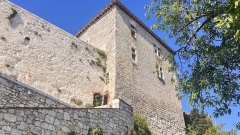Tour médiévale dans l'un des plus beaux villages de France  Quercy Blanc