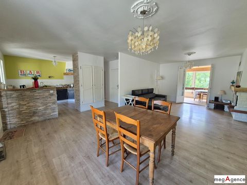 Maison spacieuse au calme avec une jolie piscine