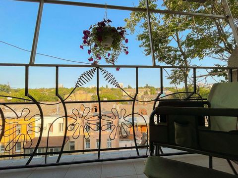 For sale: a magnificent duplex apartment located on the 5th floor, close to the center of Odessa. This spacious and bright property offers: 3 comfortable bedrooms , ideal for a family or for entertaining guests. 2 modern and functional bathrooms , eq...