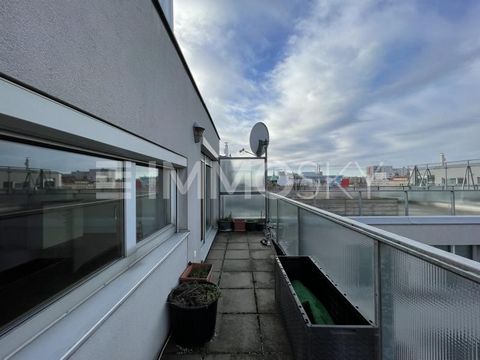 Terrace, bright rooms, elevator, wonderful panoramic view, these are just a few highlights of this exciting attic maisonette. Floor plan: 1 terrace 1 eat-in kitchen 2 spacious rooms 1 bathroom with toilet 1 storage room and a practical storage room c...