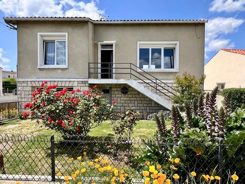 Ensemble de deux maisons et un hangar sur une parcelle constructible de 1500 m2.