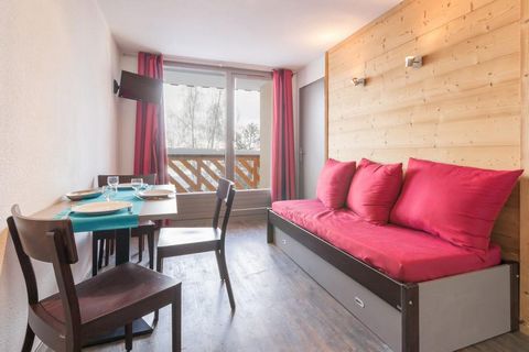 The residence Les Plaisances, composed of 4 levels, is located at the foot of the ski slopes, close to shops and services. The ski resort center, the french ski school are located at only 100 m and the nursery at about 200 m. At your disposal : a fre...