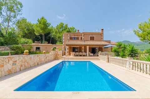 Spectaculaire finca met privé zwembad in s'Horta (Felanitx) verwelkomt 10 gasten. Breng een geweldige vakantie door met uw familie en vrienden in deze prachtige villa in het midden van het platteland. U kunt een duik nemen in het prachtige chloorbad ...