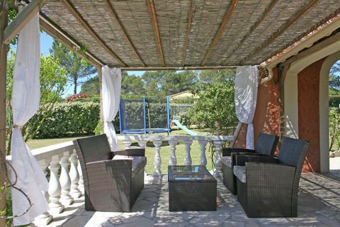 Resting in Bagnols-en-Forêt, this is a 4-bedroom villa that sleeps up to 6 persons. It comes with a private swimming pool surrounded by a lovely sun terrace decked with sun loungers to have exotic fun. The villa is perfect for families with children ...