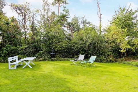 In Rågeleje you will find this cottage with wilderness bath. The cottage has a combined kitchen and living room and three double bedrooms. Bathroom with shower and underfloor heating and separate extra toilet. The kitchen has i.a. ceramic hob, microw...