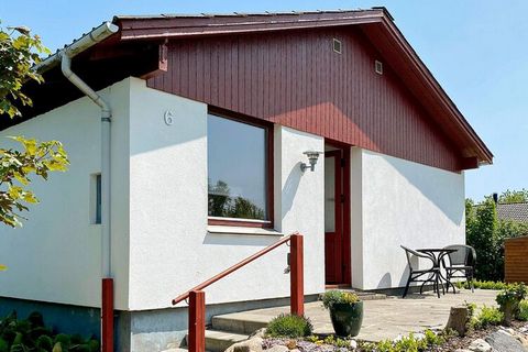 Ferienhaus mit Panoramaausblick, gelegen im Ferienhausgebiet von Borgnæs, nur ca. 3 km von der historischen Kleinstadt Ærøskøbing entfernt. Das Haus ist mit Küche, Ess- und Wohnbereich in einem ausgestattet. Weiterhin gibt es drei Schlafzimmer und ei...