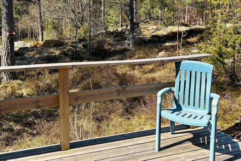 Welcome to beautiful Ornö, one of the largest islands in Stockholm's southern archipelago. In this house you live high up among mountain peaks and pines, with proximity to the beautiful waters of the Baltic Sea. Here there is a bedroom with two beds;...