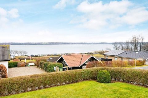 With this holiday home in Skarrev you get a completely unique view. The house is one of the absolute highest houses in the cottage area and offers a completely unique view, and at the same time the house forms a really good setting both inside and ou...