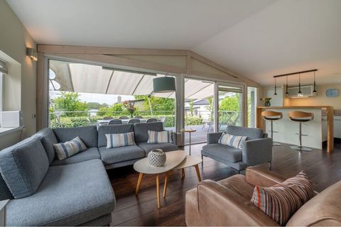 Overlooking the Veerse Meer, this spacious holiday home in Kamperland has 4 bedrooms for 8 people. Perfect for a large family, 2 smaller families, or a professional group, it features a private terrace to watch the sailing boats and changing hues of ...