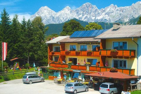 Loving and family-run apartment house with south-facing balcony in the middle of the fantastic Dachstein Mountains, quietly on the south slope in the district of Vorberg (1150 m above sea level). The use of the sauna or infrared cabin is free twice a...