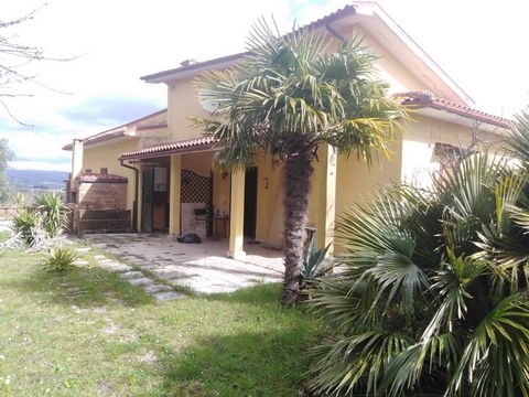 Bassano Romano- We offer for sale for investment use a single-family villa in the countryside. The property has a monthly income with a registered rental contract. Residential area the property is on two levels. On the ground floor large living room ...