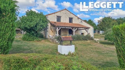 A15725 - An authentic and comfortable barn and Charentaise house in a green and peaceful environment, not overlooked. This magnificent and warm country house combines the comfort and charm of houses with a history and a soul: exposed beams, terracott...