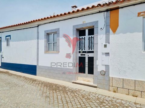 3 bedroom townhouse, consisting of hallway, three bedrooms, living room, fireplace, kitchen, pantry, bathroom, annexes, backyard and terrace. The annex has two rooms, and there is a typical Alentejo fireplace. This is a typical Alentejo villa located...
