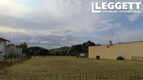 A23595BDG33 - A FEW KILOMETRES FROM COUTRAS CLOSE TO THE TOWN CENTER, THIS PLOT IS JUST WAITING FOR YOUR NEXT PROJECT ALL AMENITIES NEARBY / SCHOOLS BAKER CHEMIST ETC. POSSIBILITY OF ACQUIRING AN ADDITIONAL 1000 M² OF BUILDING LAND Information about ...