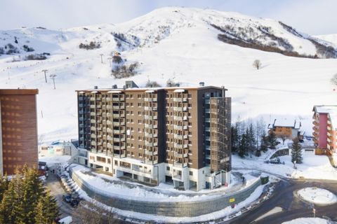 Ideally located on the snow front with its ski-in ski-out departure, the brand new Residence Club mmv opens its doors in December 2020! Your Club comes alive around a pleasant, cozy lounge with its beautiful fireplace and bar, as well as clubs for ch...