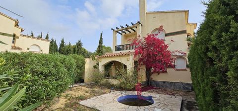 Detached house of 91 M2 located 15 km from the beach In the urbanization of lAmetlla de Mar we sell a 91 M2 singlefamily villa distributed in a spacious livingdining room an open kitchen 2 bedrooms 1 bathroom 1 toilet a small storage room and a large...