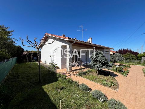 Located in Miramont de Guyenne, this charming house is nestled in a peaceful environment, close to the town center. Inside, this 76 m² house offers a functional layout including a living room with fireplace, an equipped kitchen, two bedrooms, and a b...