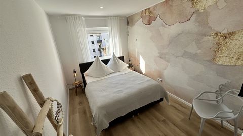 Cozy co-living apartment in the Mannheim Lindenhof district, ideally located in the immediate vicinity of the main train station and the John Deere company. The apartment consists of two guest rooms, which are offered as a shared apartment for two. S...