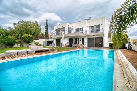 Introducing an exquisite 4+1 bedroom exclusive villa nestled in the prestigious area of Agios Athanasios, Limassol. This spacious villa spans 400m2 of covered area, offering ample space for luxurious living and entertaining. Built in 2008 and recentl...