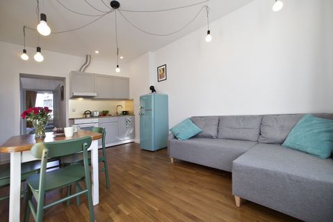 An atmospheric and quiet apartment at ul. Gdańska in Żoliborz. The location at the junction of Stare Bielany and Marymont, on the one hand, guarantees all the advantages of living in the capital, and on the other hand, it provides a quiet and seclude...