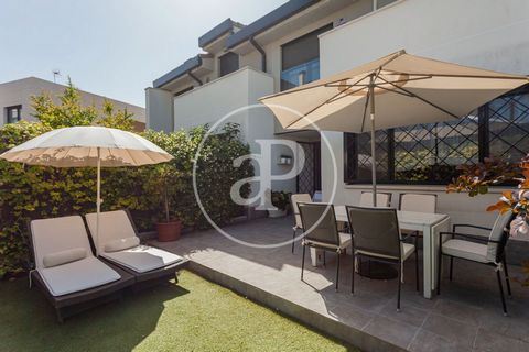 APROPERIES PRESENTS MODERN 4 BEDROOM SEMI-DETACHED HOUSE IN VALENOSO  Built in 2015 with excellent qualities and high energy efficiency, this villa has an area of 244m2 and is in a perfect state of conservation.  First floor: This floor has a bedroom...