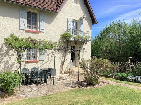 LOCATION On the edge of a quiet rural village, between Villefranche du Perigord and Cazals Home: Ground Floor: Garage for 1 car, oil boiler, laundry room, bathroom/WC Upstairs: Kitchen/Dining Room (21.8m2) with doors opening onto the covered terrace ...