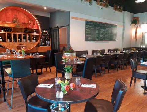 At the entrance to MEXIMIEUX, beautiful restaurant serving traditional cuisine and wood fire. Large restaurant room that can accommodate up to 60 seats. Wood fire in the center of the room with fully equipped station. Beautiful terrace of 120 m2 incl...