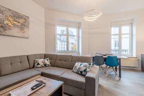 Contemporary and elegantly decorated, this delightful apartment is located close to Nancy train station and public transport, making it easier to explore the city. It features a modern layout with an open-plan living and dining room, including a larg...